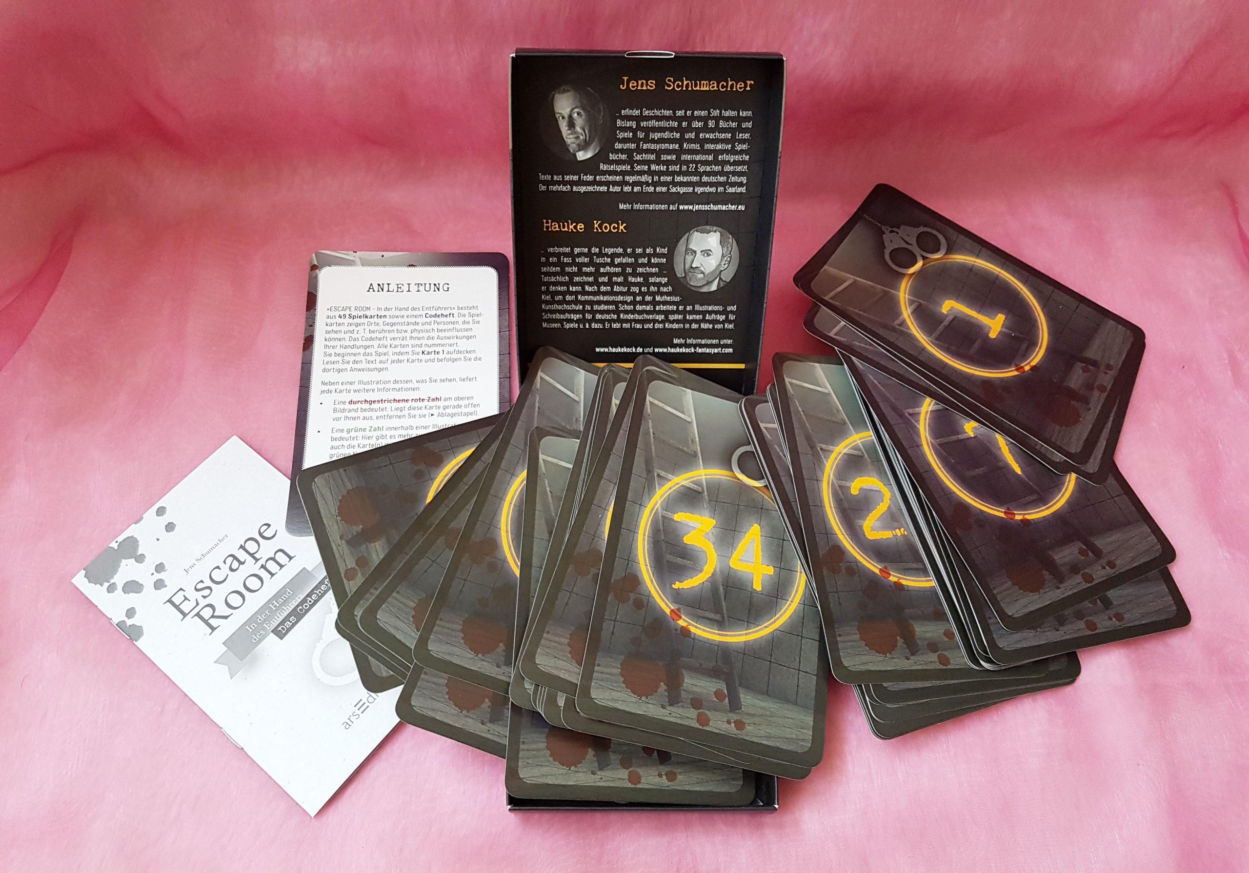 Innenseite Box, Codeheft, Anleitung und Karten zum Spiel Escape Room - In der Hand des Entführers.